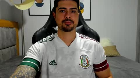 Snapshot of adam_clarke chatting on December 2025 05:28:01 AM adam clarke online show from December 2025 05:28:01 AM