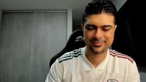 Snapshot of adam_clarke chatting on March 2026 02:08:02 AM adam clarke online show from March 2026 02:08:02 AM