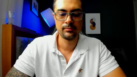 Snapshot of adam_clarke chatting on May 2026 02:40:02 AM adam clarke online show from May 2026 02:40:02 AM