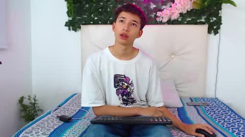 adam_sweet__ online show from April 2026 09:48:02 PM