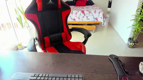 Adam Valencia online show from October 2025 03:46:02 PM