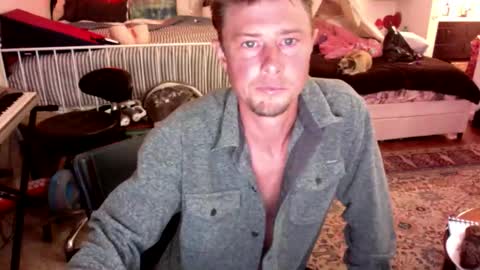 Snapshot of adam_wells chatting on April 2026 04:43:02 AM Adam online show from April 2026 04:43:02 AM