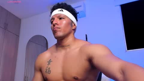 adambrocs1 online show from October 2025 01:33:02 AM