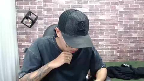 Adam online show from February 2025 04:40:01 AM