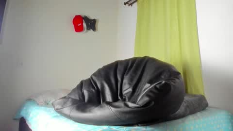   online show from December 2025 04:06:01 AM