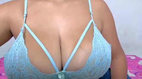 Snapshot of adara_cute18 chatting on October 2025 02:40:02 PM adara_cute18 online show from October 2025 02:40:02 PM