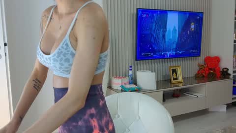 Snapshot of addictive_t chatting on January 2025 08:40:01 PM Tori online show from January 2025 08:40:01 PM