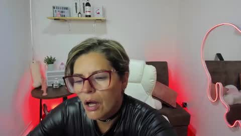 adeellee online show from January 2025 12:18:01 PM