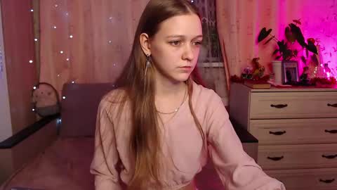 Snapshot of adelin_maxwell chatting on December 2024 08:03:02 PM Lina online show from December 2024 08:03:02 PM