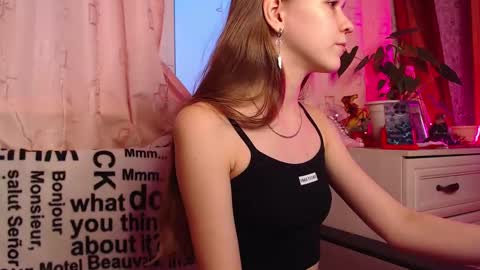 Snapshot of adelin_maxwell chatting on January 2025 12:47:02 PM Lina online show from January 2025 12:47:02 PM