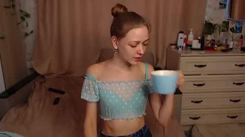 Snapshot of adelin_maxwell chatting on June 2026 01:09:02 PM Lina online show from June 2026 01:09:02 PM