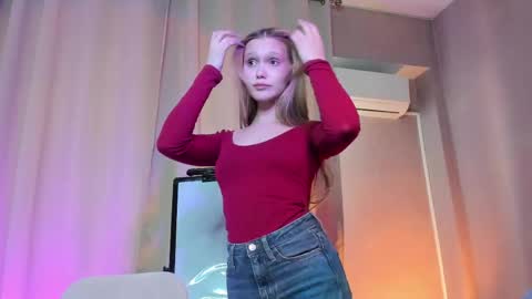 Snapshot of adelinecrash chatting on April 2026 08:24:01 AM adelinecrash online show from April 2026 08:24:01 AM