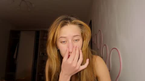 Snapshot of adellqueen chatting on May 2026 09:45:01 PM Adell online show from May 2026 09:45:01 PM