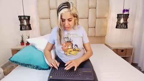 AdharaSmithh online show from February 2025 10:07:02 PM