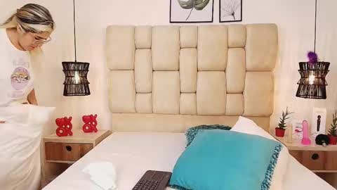 AdharaSmithh online show from February 2025 08:41:01 PM