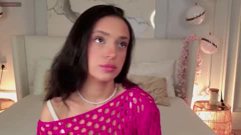 adoracortes online show from November 2025 05:10:01 AM