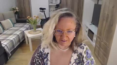 Cryna online show from March 2025 03:38:02 PM