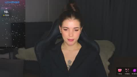 Adriana online show from November 2025 02:11:01 AM