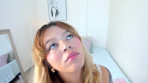 Adriana online show from October 2025 12:13:02 PM