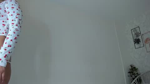 Adriana online show from November 2025 12:16:01 PM