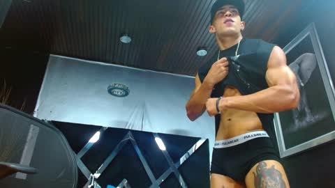 Snapshot of adrian_rae chatting on December 2024 02:53:01 PM online show from December 2024 02:53:01 PM