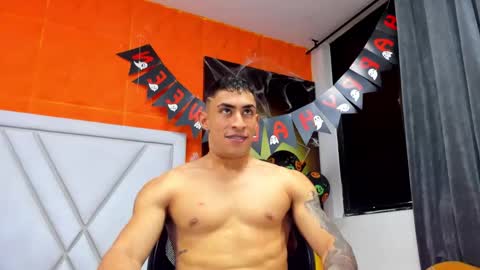 Snapshot of adrian_rae chatting on November 2025 06:42:02 PM online show from November 2025 06:42:02 PM