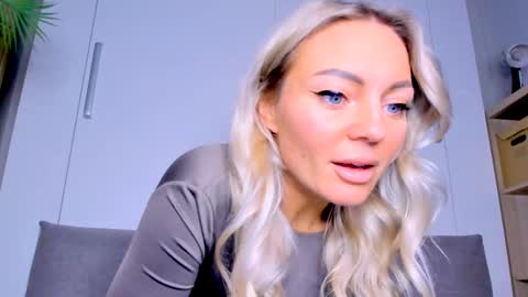 Adriana online show from March 2025 05:50:02 PM