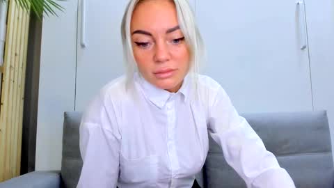 Adriana online show from October 2025 02:15:01 PM