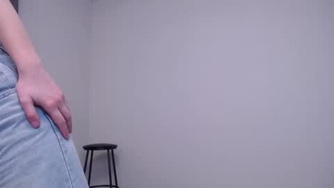 Adriana online show from November 2025 06:02:01 PM