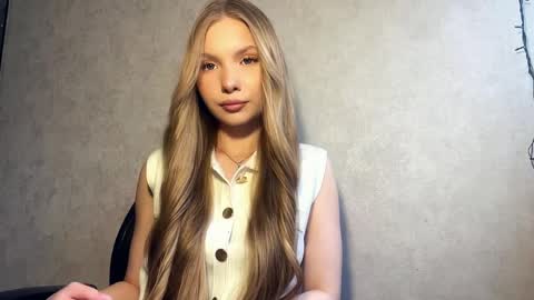 Caroline online show from April 2026 02:22:01 PM