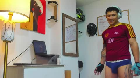 Snapshot of adriano_bigcock chatting on April 2026 09:39:01 PM Adrian online show from April 2026 09:39:01 PM