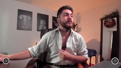 Snapshot of adrianwilliams_ chatting on January 2025 10:05:01 PM Adrian Williams online show from January 2025 10:05:01 PM