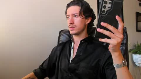 Snapshot of adrianwilliams_ chatting on April 2026 07:52:01 PM Adrian Williams online show from April 2026 07:52:01 PM