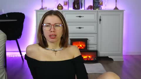 Aelia online show from October 2025 04:35:01 AM