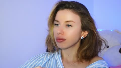 Aelia online show from March 2026 06:25:01 PM