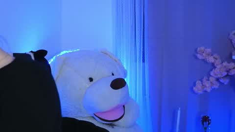 Snapshot of aelia_anara chatting on March 2026 06:13:02 PM Aelia online show from March 2026 06:13:02 PM