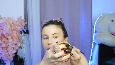 Snapshot of aelia_anara chatting on March 2026 06:24:02 PM Aelia online show from March 2026 06:24:02 PM