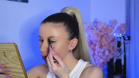 Snapshot of aelia_anara chatting on March 2026 06:29:02 PM Aelia online show from March 2026 06:29:02 PM