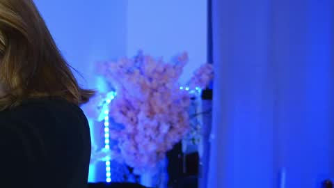 Snapshot of aelia_anara chatting on April 2026 05:10:01 PM Aelia online show from April 2026 05:10:01 PM