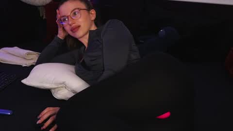 Snapshot of aelia_anara chatting on April 2026 05:47:01 PM Aelia online show from April 2026 05:47:01 PM