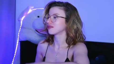 Snapshot of aelia_anara chatting on April 2026 05:26:02 PM Aelia online show from April 2026 05:26:02 PM