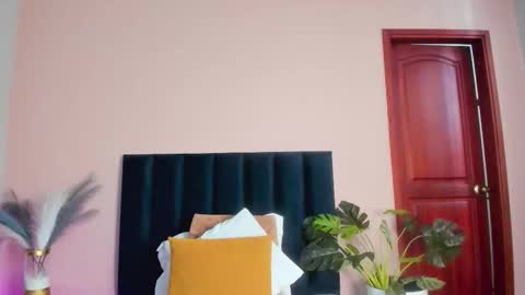 aelinduvalier online show from December 2025 06:35:02 PM