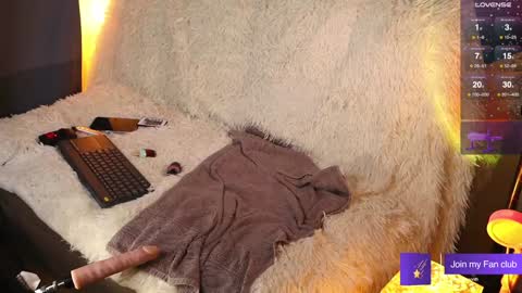 Snapshot of aestetic_boyy chatting on January 2025 09:20:01 PM Fred and Dilan online show from January 2025 09:20:01 PM