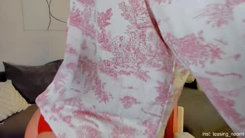 Naomi My instagram account - teasing naomi online show from December 2025 03:45:02 AM