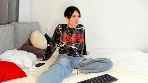 Snapshot of aetherrush chatting on April 2026 09:17:01 PM Theo online show from April 2026 09:17:01 PM