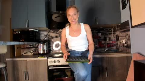 Snapshot of afanasia chatting on April 2026 06:38:01 PM OneAfa online show from April 2026 06:38:01 PM