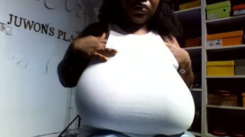 Snapshot of afroprincessx chatting on July 2026 10:01:01 AM afroprincessx online show from July 2026 10:01:01 AM