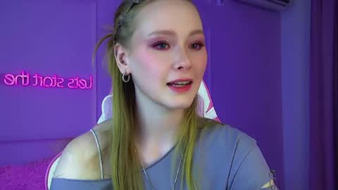 Snapshot of agatafoxley chatting on April 2026 06:31:01 PM AgataFoxley online show from April 2026 06:31:01 PM