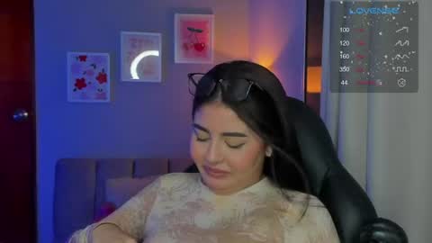 Snapshot of agatha_riccie chatting on June 2026 04:25:02 AM Cat online show from June 2026 04:25:02 AM
