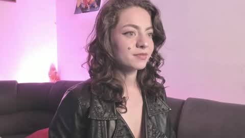 Camila     2 online show from December 2025 01:10:01 AM